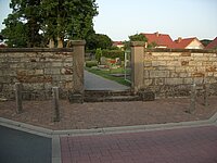 Eingang zum Lichtenauer Friedhof